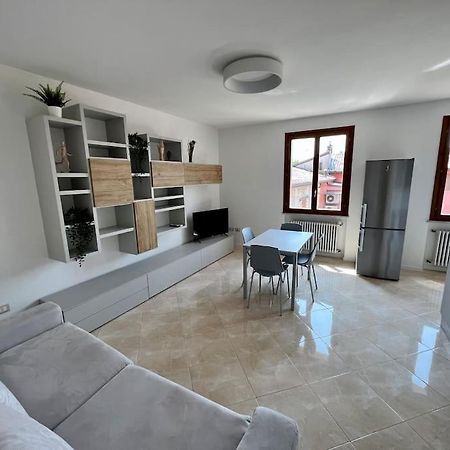 Ferienwohnung Beija Flor-Trilocale Piazza Garibaldi N18 Desenzano del Garda Exterior foto