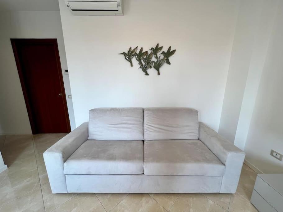 Ferienwohnung Beija Flor-Trilocale Piazza Garibaldi N18 Desenzano del Garda Exterior foto